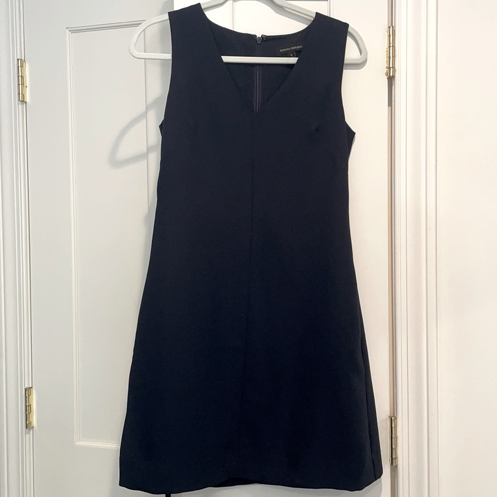 Banana Republic sleeveless navy dress w/pockets
